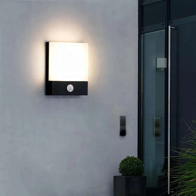 AutoGlow™ Garden Sensor Wall Lamp